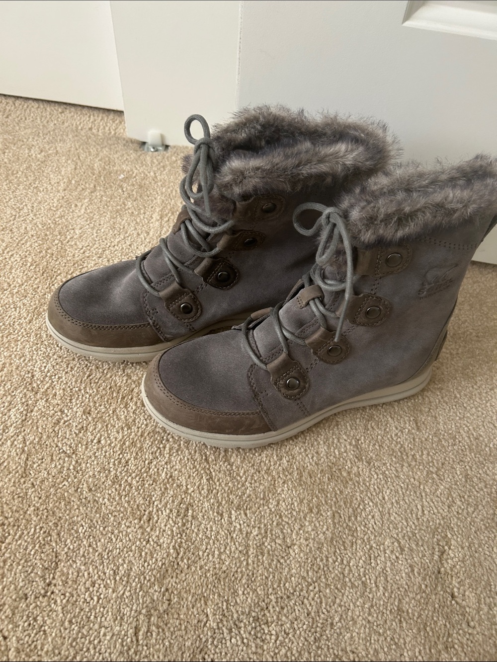 Sorel Women's Gray Faux-Fur Lined Winter Boots, worn once paid $159.00